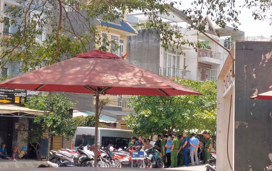 Rất đông công an có mặt bảo vệ.