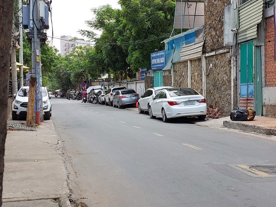 Công an cũng có mặt tại 1 trụ sở công ty tài chính ở phường Thảo Điền. Công an cũng có mặt tại 1 trụ sở công ty tài chính ở phường Thảo Điền.