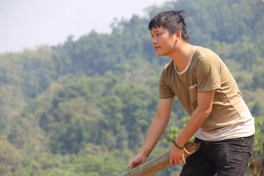 Chàng trai Hà Nội nhặt ve chai, xây trường, nuôi ăn cho trẻ vùng cao