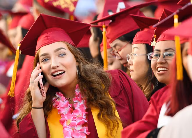 Tốt nghiệp đại học không còn là ưu tiên của nhiều người trẻ Mỹ. Ảnh: AFP.