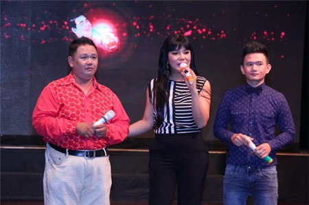 Nữ ca sĩ Cindy Thái Tài bất ngờ có mặt dưới hàng ghế khán giả để ủng hộ Minh Béo.