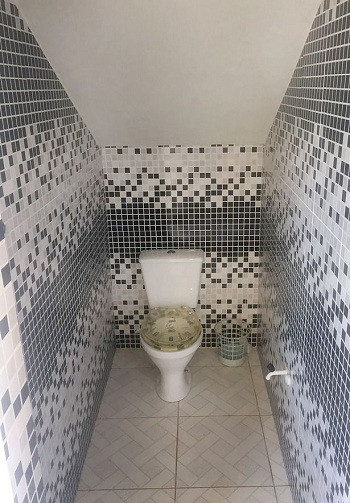 Cấu trúc bên trong ngôi nhà được bố trí bình thường. Caters.