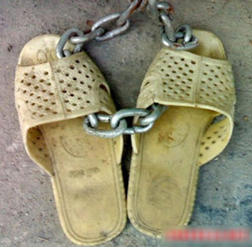 Đôi dép tình yêu và những hình ảnh hài hước về đôi dép ảnh 12