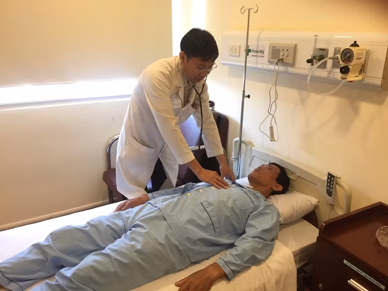 Nhau xong, dung tam xia rang, nguoi dan ong thung ruot non va tuyen tuy hinh anh 1