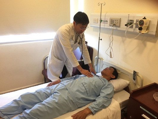 Dùng tăm xỉa răng, người đàn ông thủng ruột non và tuyến tụy