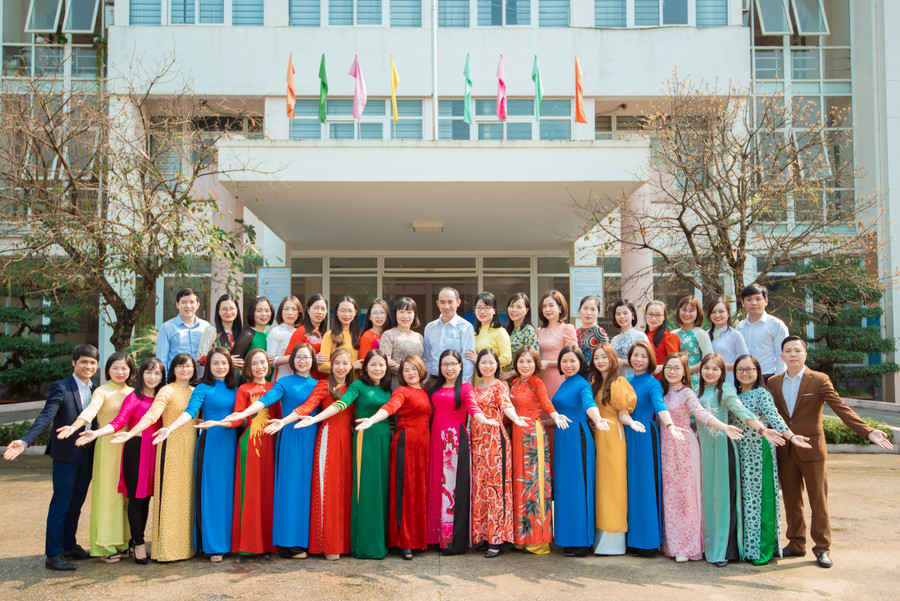 Tập thể khoa Kế toán nơi PGS.TS Đỗ Thị Thuý Phương đang công tác. Tập thể khoa Kế toán nơi PGS.TS Đỗ Thị Thuý Phương đang công tác.