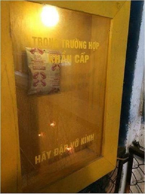 Thực phẩm dự trữ cho tình huống khẩn cấp của sinh viên. Thực phẩm dự trữ cho tình huống khẩn cấp của sinh viên.