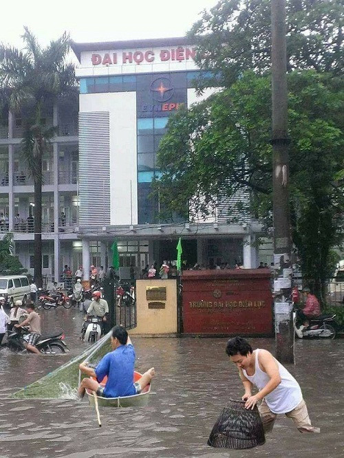 Thú vui những ngày nước ngập. Thú vui những ngày nước ngập.