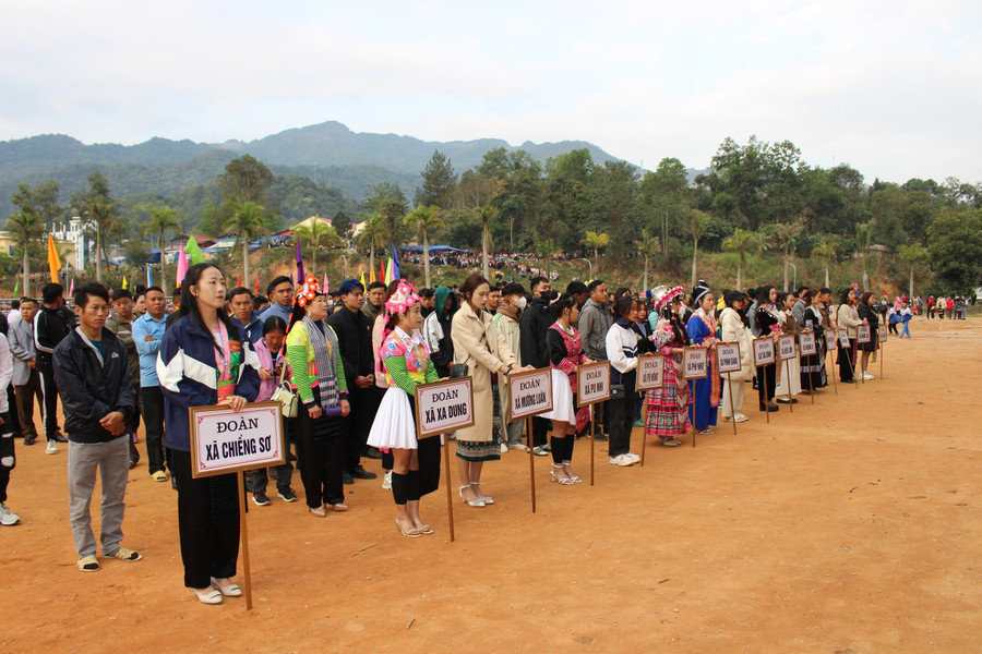 Đại diện các đoàn tham dự Hội chọi bò... Đại diện các đoàn tham dự Hội chọi bò...