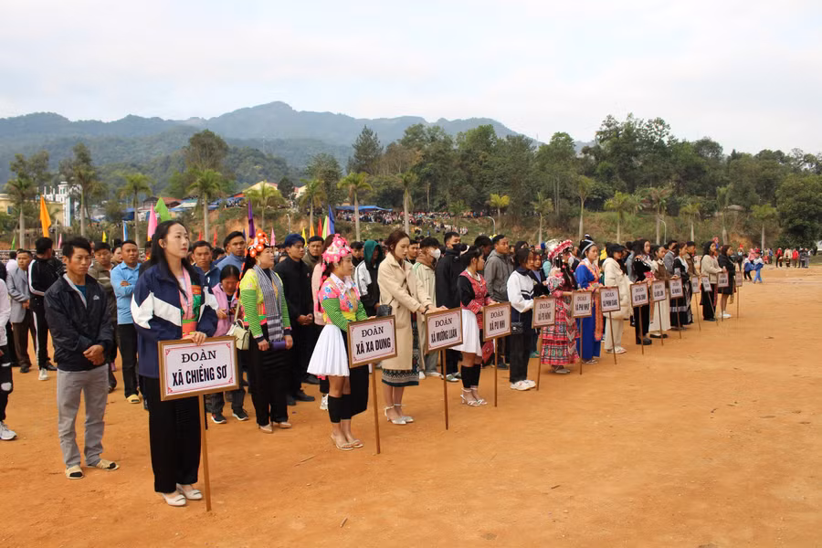 Đại diện các đoàn tham dự Hội chọi bò...