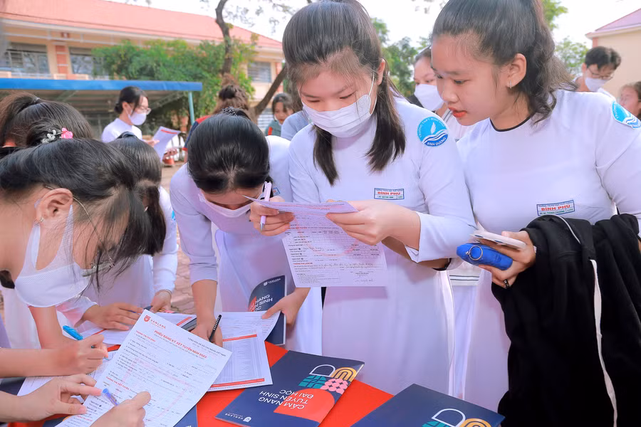 Trường Đại học Văn Lang chi hơn 60 tỷ đồng để cấp học bổng và ưu đãi học phí. Ảnh: VLU