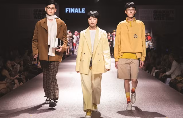 NTK Nguyễn Phương Mai với BST “Sự trở lại của mọt sách” lấy cảm hứng từ những kẻ mọt sách. Các thiết kế hướng đến nam -nữ, yêu thích phong cách thời trang những năm 80