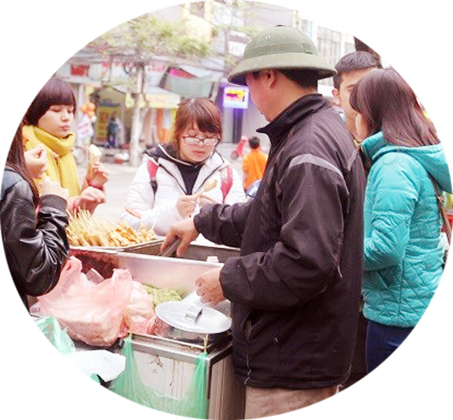 Nhiều sinh viên cũng bị hút bởi đồ ăn rẻ Nhiều sinh viên cũng bị hút bởi đồ ăn rẻ