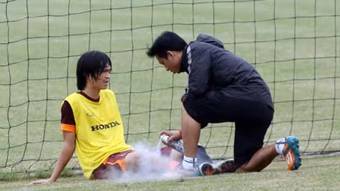 Bình xịt tê giảm đau chỉ có tác dụng ức chế cơn đau, làm giảm đau, không có tác dụng điều trị vết thương. Ảnh minh họa