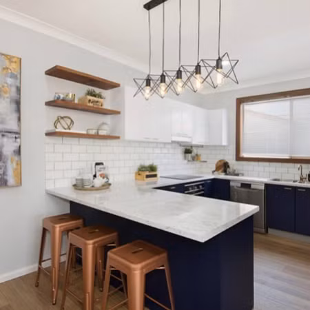 Chùm đèn chính là một điểm nhấn của căn phòng - Ảnh:Instagram. Chùm đèn chính là một điểm nhấn của căn phòng - Ảnh: Instagram