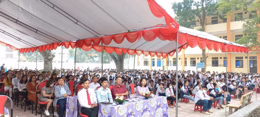 Các đại biểu tham dự chương trình hưởng ứng Ngày Pháp luật Việt Nam 9/11.