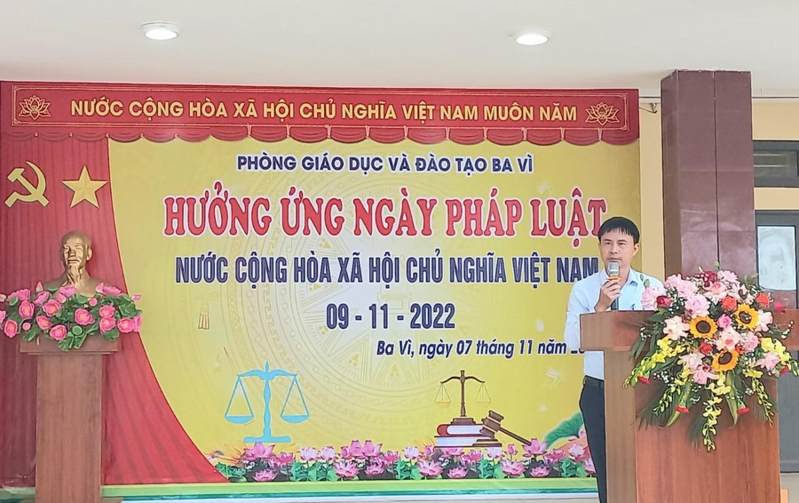 Ông Nguyễn Danh Cường - Phó Trưởng Phòng GD&ĐT Ba Vì nhấn mạnh vai trò, ý nghĩa của ngày 9/11. Ông Nguyễn Danh Cường - Phó Trưởng Phòng GD&ĐT Ba Vì nhấn mạnh vai trò, ý nghĩa của ngày 9/11.