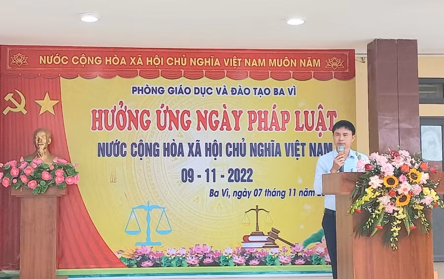 Ông Nguyễn Danh Cường - Phó Trưởng Phòng GD&amp;ĐT Ba Vì nhấn mạnh vai trò, ý nghĩa của ngày 9/11.