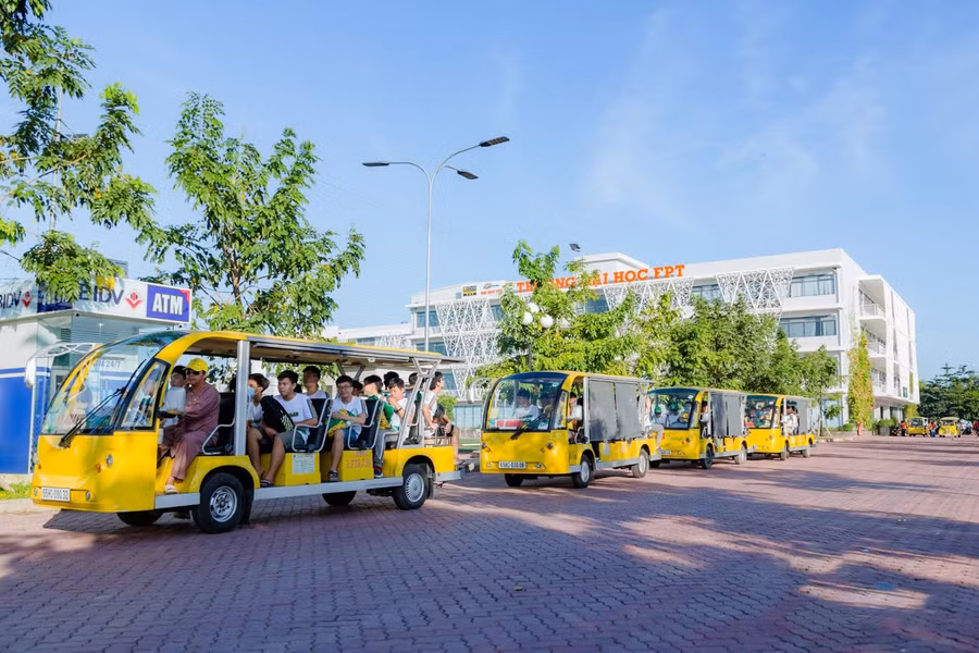 Chuyến đi trải nghiệm của học sinh