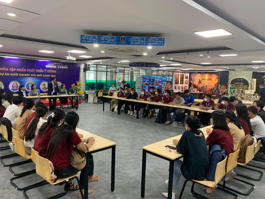 Sinh viên tham gia khóa tập huấn