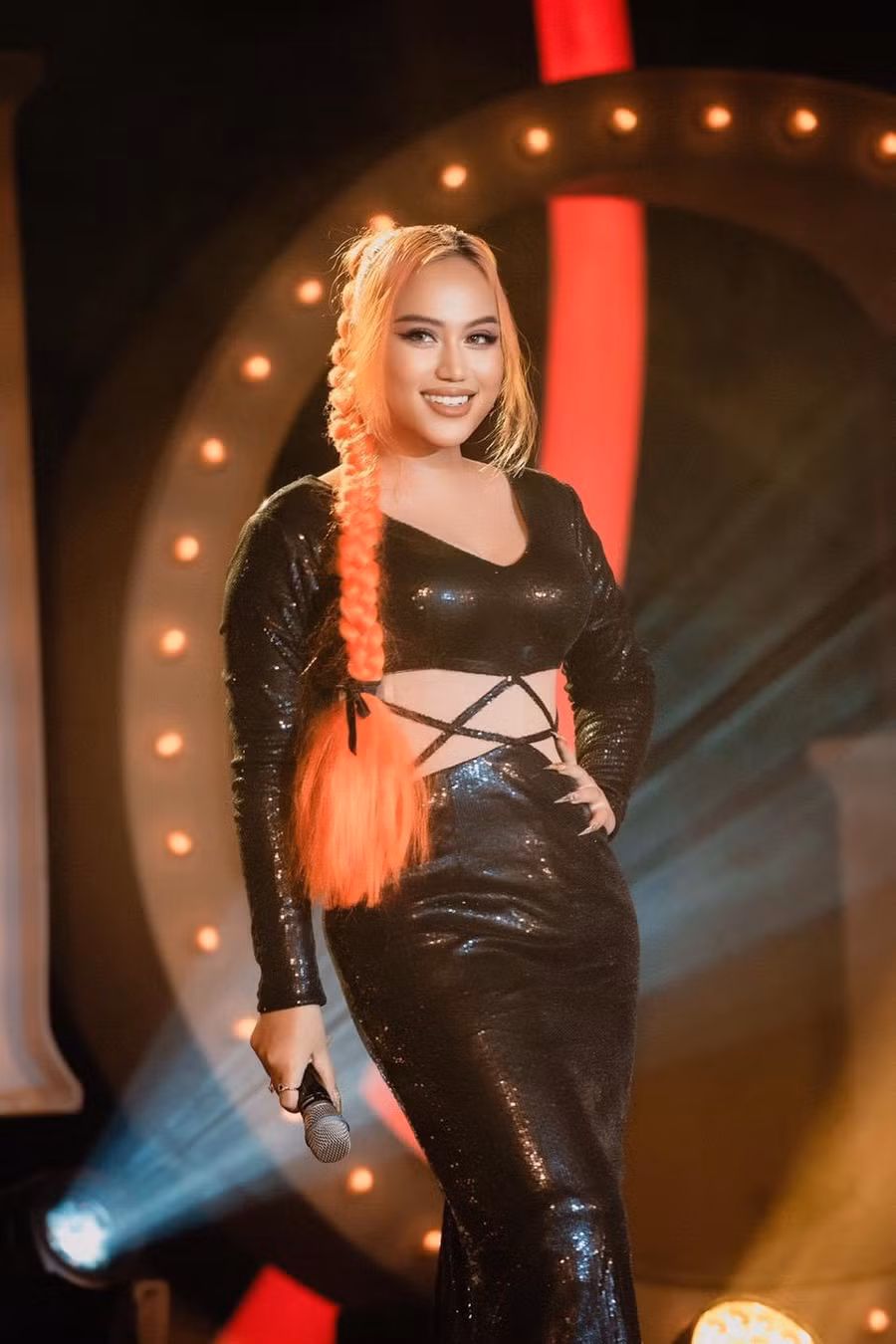 Sofia xác nhận trình diễn tại Chung khảo Hoa hậu Việt Nam.