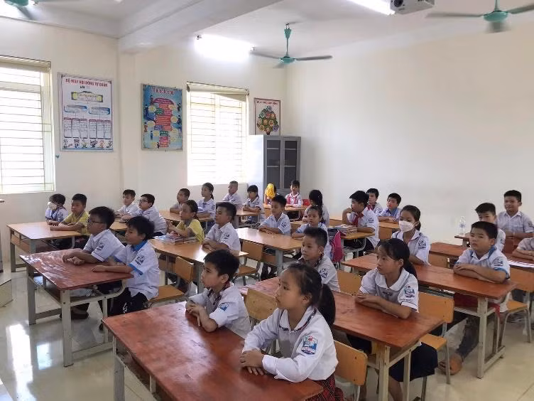 Học sinh trường Tiểu học Tống Trân, huyện Phù Cừ sẵn sàng cho năm học mới 2022-2023. Học sinh trường Tiểu học Tống Trân, huyện Phù Cừ sẵn sàng cho năm học mới 2022-2023.