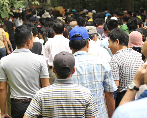 Triệu người đổ về khai hội Đền Hùng: Đài phát thanh liên tục phát thông báo tìm trẻ lạc