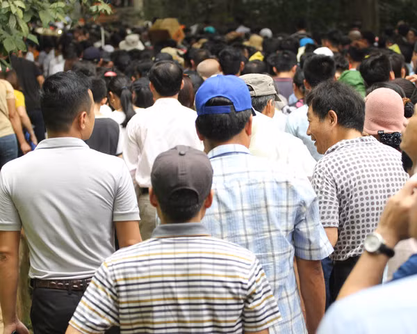 Triệu người đổ về khai hội Đền Hùng: Đài phát thanh liên tục phát thông báo tìm trẻ lạc