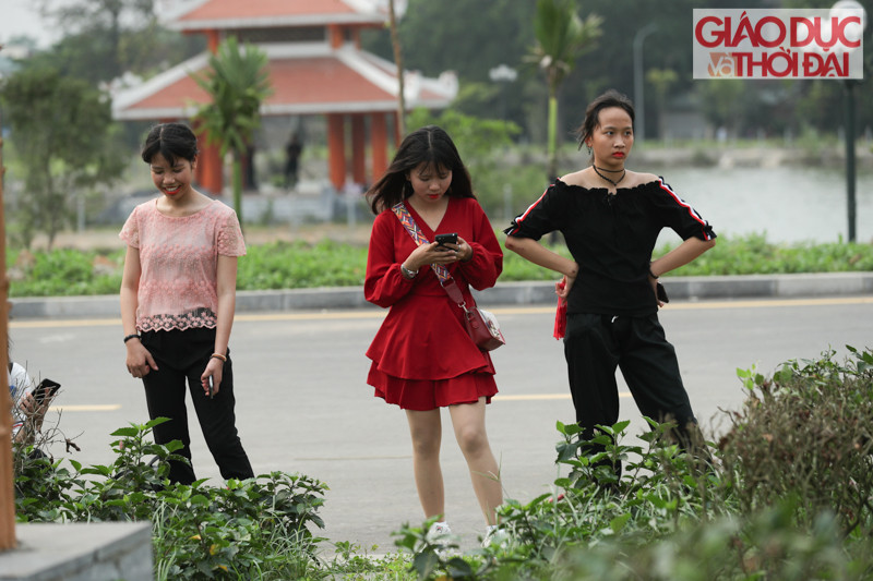 Mặc váy ngắn trên đầu gối không được dâng hương Lễ hội Đền Hùng ảnh 6