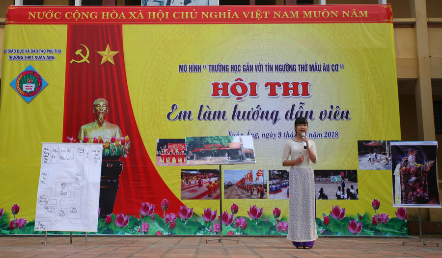 Hội thi “Em làm hướng dẫn viên” tại Trường THPT Xuân Áng (Hạ Hòa). Ảnh: Thế Lượng