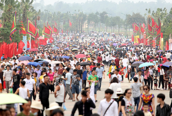 Triệu người đổ về khai hội Đền Hùng: Đài phát thanh liên tục phát thông báo tìm trẻ lạc