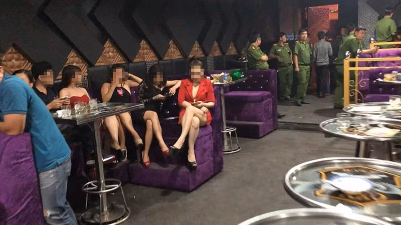 Tiếp viên 14 tuổi trong bar có nhiều dân chơi ma túy ở quận 2 - ảnh 2