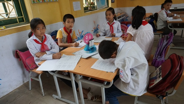 Trong giờ học của học sinh Trường PTCS Nam Mẫu, Ba Bể, Bắc Kạn Trong giờ học của học sinh Trường PTCS Nam Mẫu, Ba Bể, Bắc Kạn