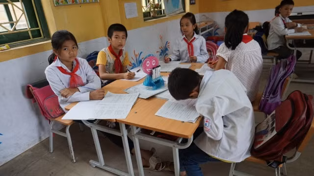 Trong giờ học của học sinh Trường PTCS Nam Mẫu, Ba Bể, Bắc Kạn