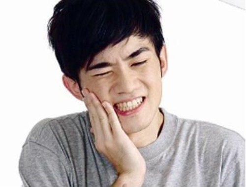  Bệnh viêm nha chu còn gây nhiều đau đớn. 