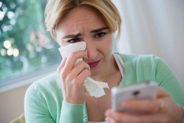 Dọn đến chung sống với tình cũ, chồng nhắn tin đề nghị vợ “từ nay chớ làm phiền“
