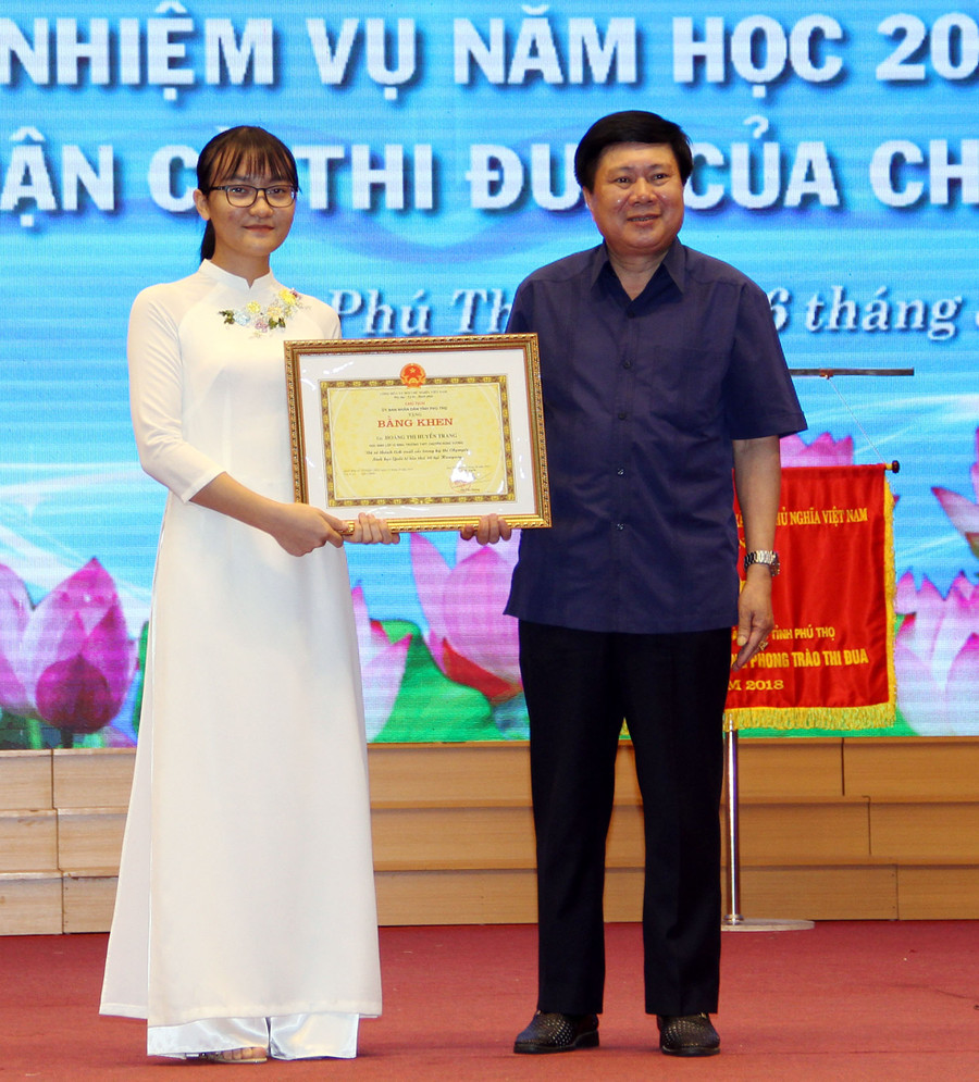 Hoàng Thị Huyền Trang HS Trường THPT Chuyên Hùng Vương đoạt HCĐ trong kỳ thi Olympic quốc tế môn Sinh học. Ảnh Mạnh Thắng