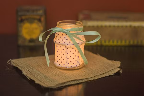 Với lọ thủy tinh bỏ đi bạn sẽ có 4 cách đơn giản tái chế thành đồ dùng tiện ích ảnh 16