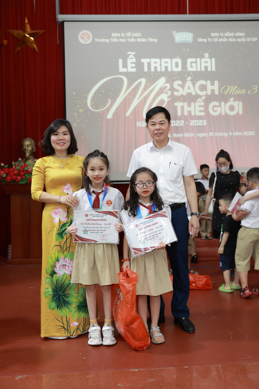 Lan tỏa văn hóa đọc để hình thành nhân cách sống cho học sinh chính là mục tiêu mà nhà trường hướng tới. Lan tỏa văn hóa đọc để hình thành nhân cách sống cho học sinh chính là mục tiêu mà nhà trường hướng tới.