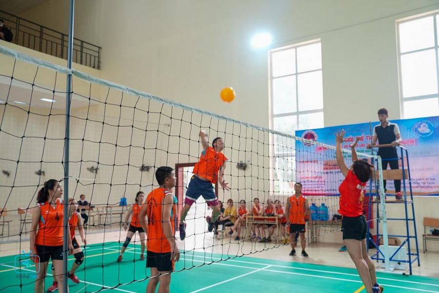 Các VĐV tham gia thi đấu môn bóng chuyền hơi. Các VĐV tham gia thi đấu môn bóng chuyền hơi.