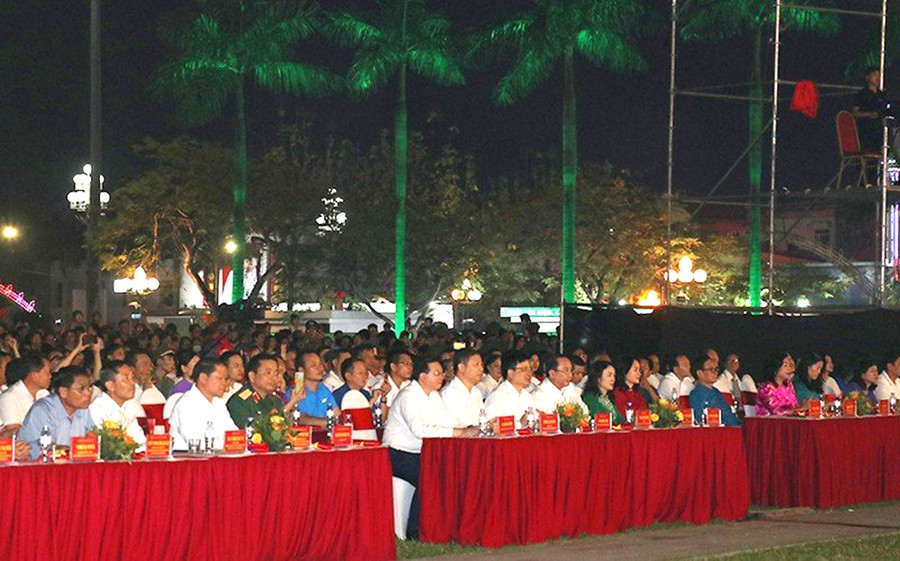 Đại biểu tham dự chương trình. Ảnh: TQ