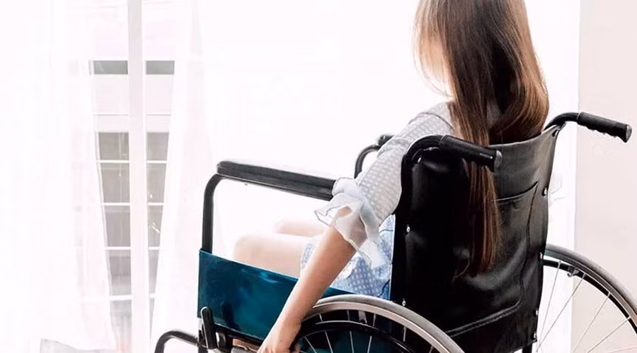 Tàn phế vĩnh viễn là hậu quả nghiêm trọng của bệnh thoát vị đĩa đệm.