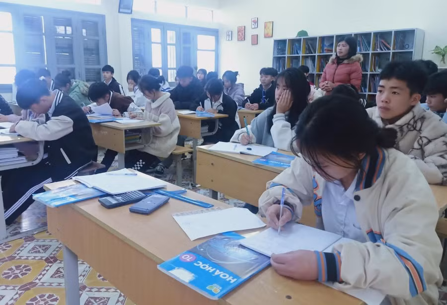 Tiết Hóa học của lớp 10A2, trường DTNT THPT Sìn Hồ.