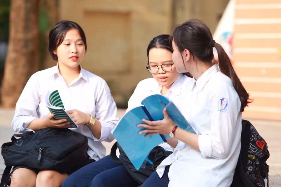 Học sinh Hà Nội trong kỳ thi vào lớp 10 THPT năm học 2017 - 2018