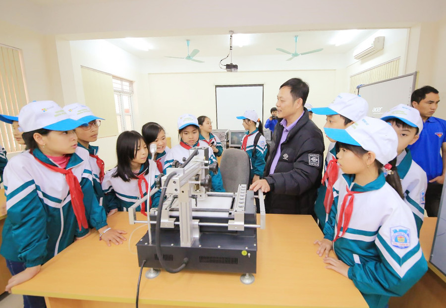 Đổi mới phương pháp dạy và học đã tạo đà cho giáo dục phổ thông đáp ứng tốt Chương trình và SGK mới Đổi mới phương pháp dạy và học đã tạo đà cho giáo dục phổ thông đáp ứng tốt Chương trình và SGK mới