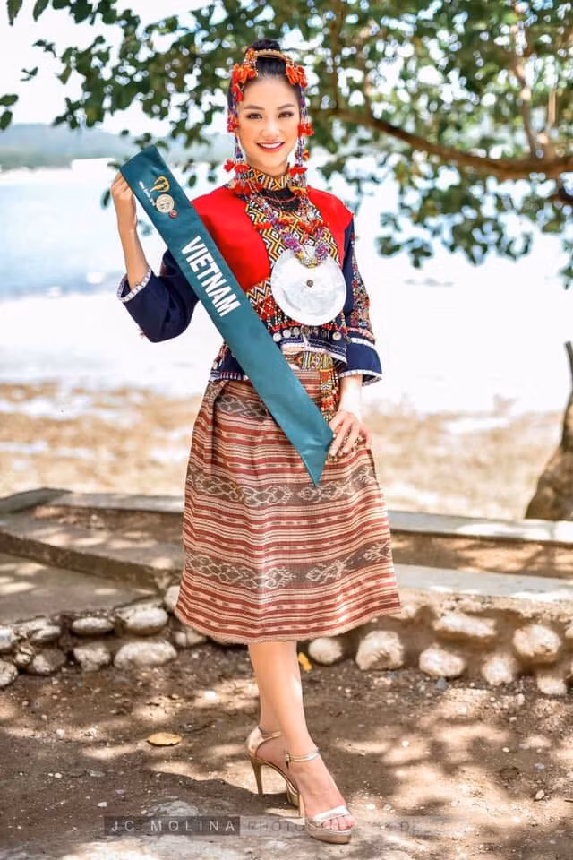 Nhan sắc nóng bỏng của Phương Khánh Tân Hoa hậu Trái đất 2018