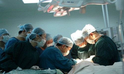Mỗi năm, có khoảng 300.000 bệnh nhân chờ được cấy ghép nội tạng ở Trung Quốc, trong khi chỉ có khoảng 10.000 ca được thực hiện vì tình trạng thiếu nội tạng hiến tặng. Mỗi năm, có khoảng 300.000 bệnh nhân chờ được cấy ghép nội tạng ở Trung Quốc, trong khi chỉ có khoảng 10.000 ca được thực hiện vì tình trạng thiếu nội tạng hiến tặng. Ảnh minh họa: SCMP.