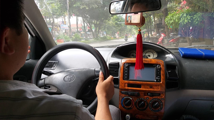 Thầy giáo sinh năm 1983 thị phạm trên xe.