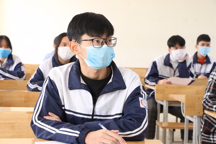 Các quận/huyện của TP Hà Nội đang có cấp độ dịch 1, 2 có thể cho học sinh khối 12 đi học. Ảnh: Khôi Nguyên