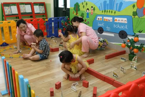 Giờ chơi của các bé trường MN Thiên đường trẻ thơ (Long Biên, Hà Nội)